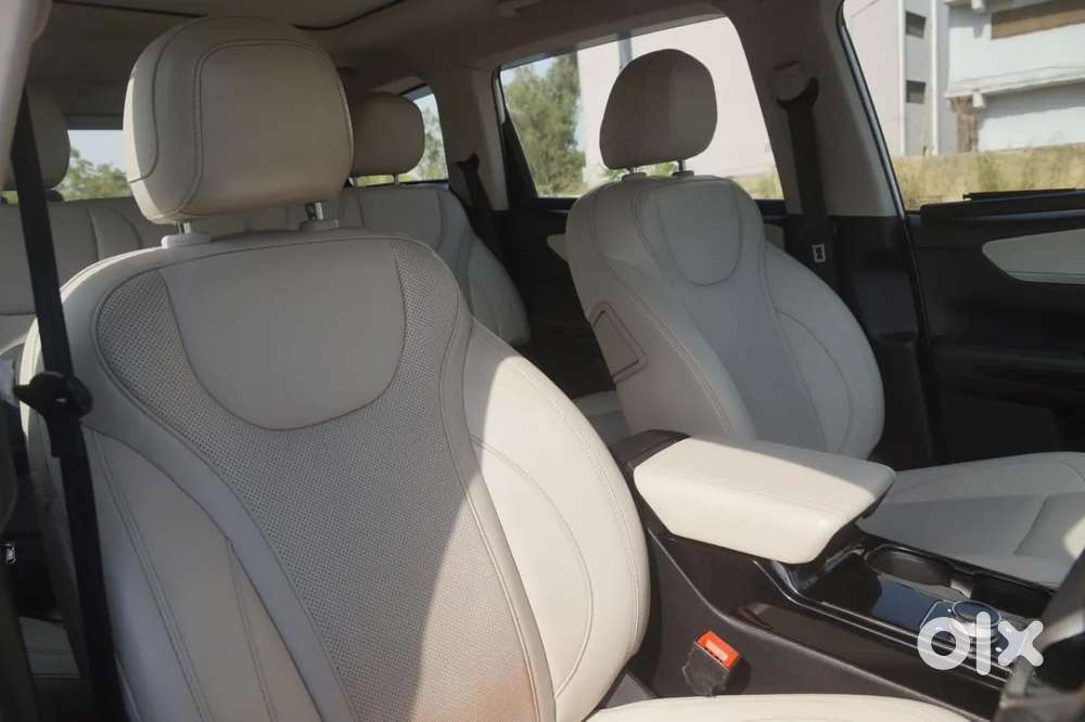 Mahindra Xuv700 2.0 Ax 7 Petrol At Luxury Pack Str, 2024, Petrol