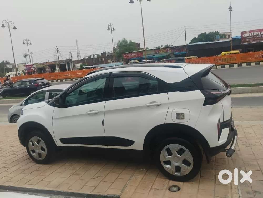 Tata Nexon Pure (s) 1.2 Petrol 6amt, 2024, Petrol