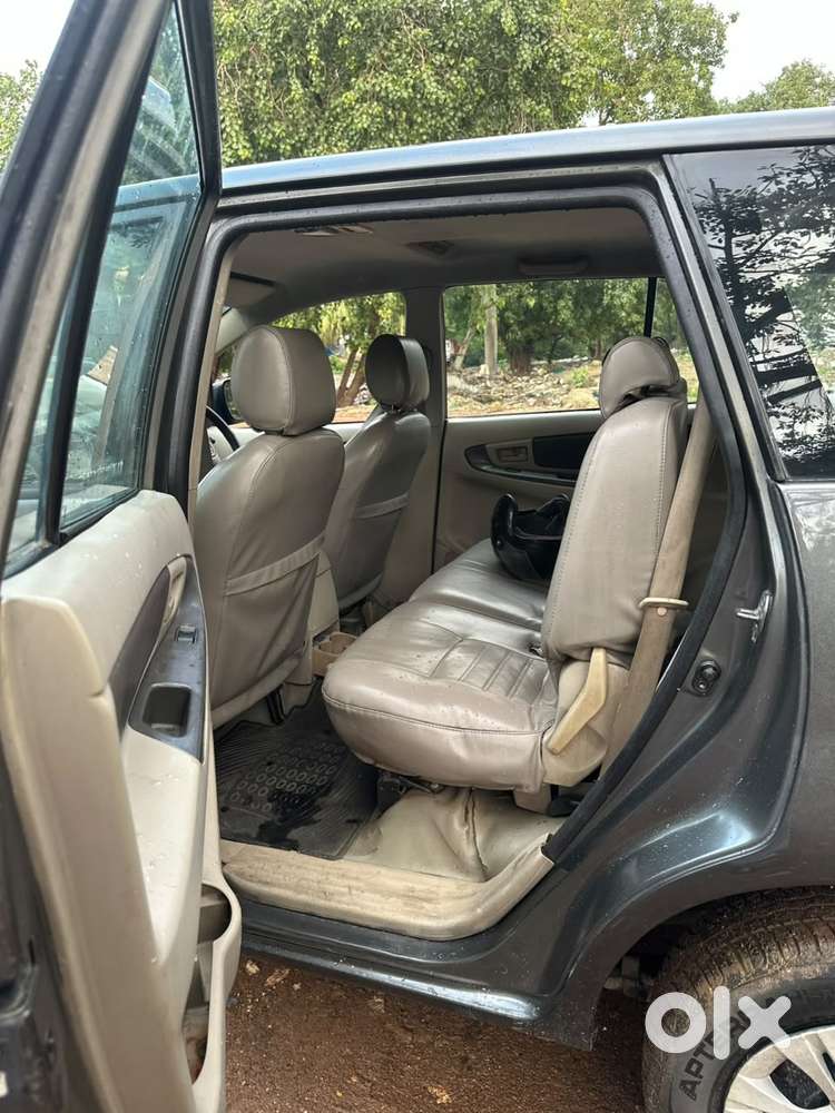 Toyota Innova 2.5 G (diesel) 8 Seater, 2010, Diesel