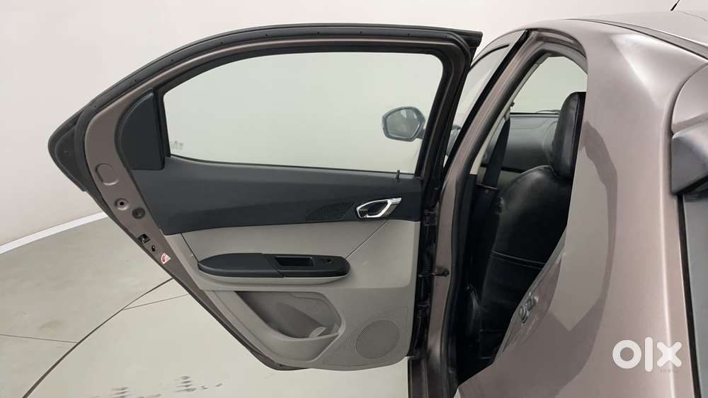 Tata Tiago Xza, 2018, Petrol