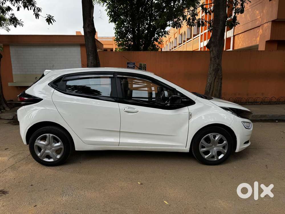 Tata Altroz 1.2 Xm Plus, 2023, Petrol
