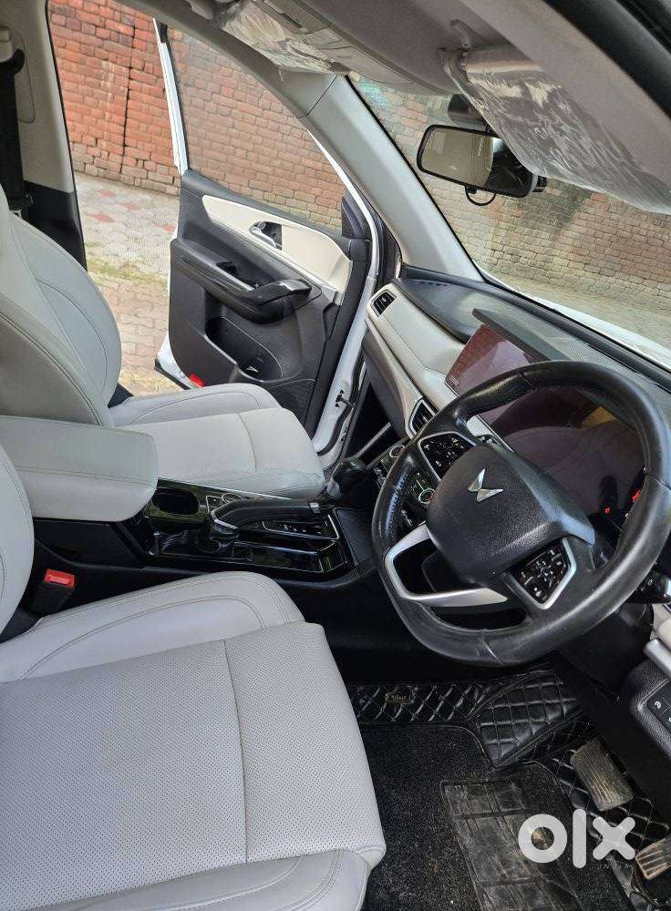 Mahindra Xuv700 2.2 Ax 7 Diesel At Str, 2023, Diesel