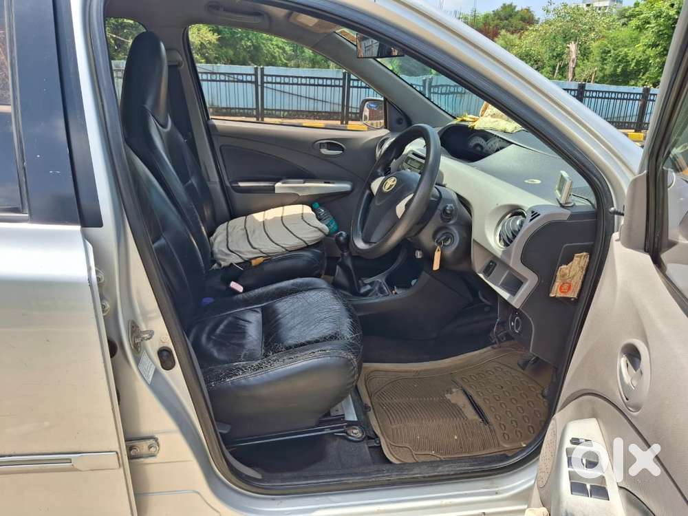 Toyota Etios V, 2011, Petrol