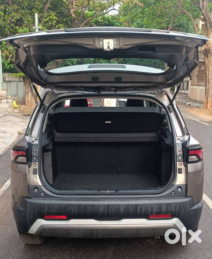 Maruti Suzuki Brezza 1.5 Zxi Smart Hybrid, 2025, Petrol