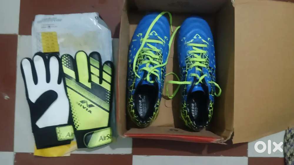 Football shoes and gloves new