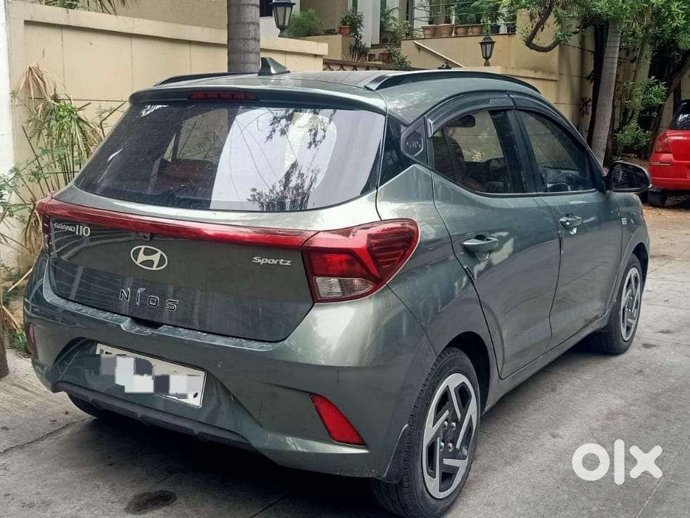Hyundai Grand I10 Nios Sportz 1.2 At, 2023, Petrol