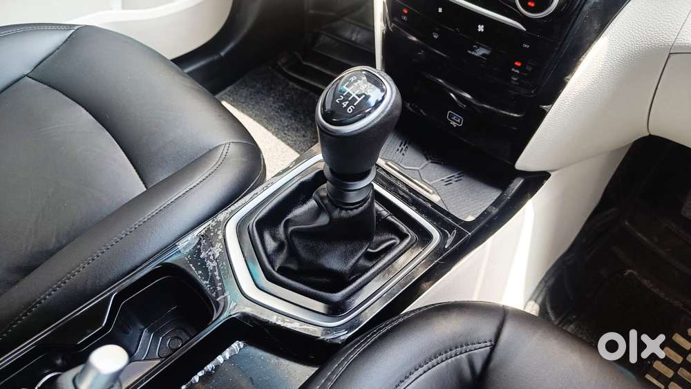 Mahindra Xuv 3xo Ax5 Pm Mt, 2024, Petrol