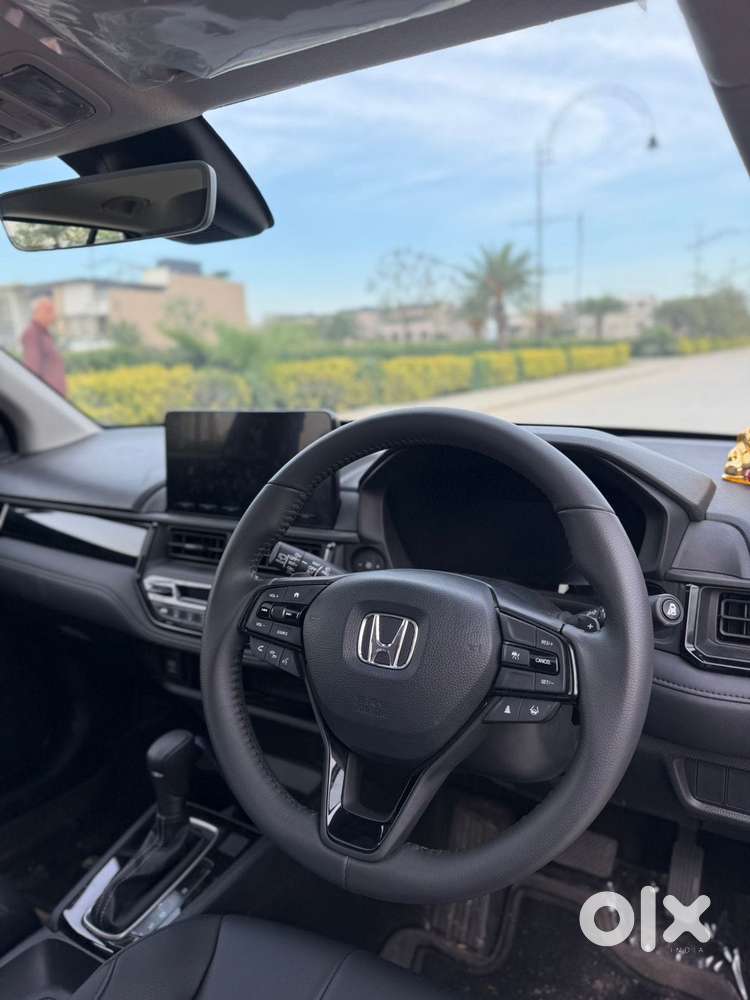 Honda Elevate Signature Black Edition Zx Cvt, 2025, Petrol