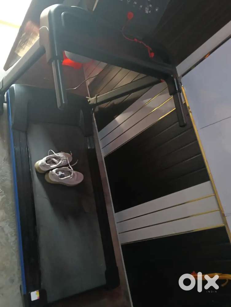 Running treadmill
