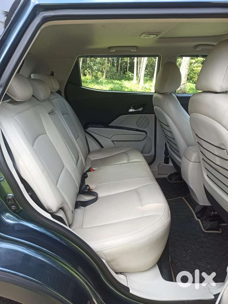 Mahindra Xuv300 1.2 W8 Amt Petrol, 2022, Petrol