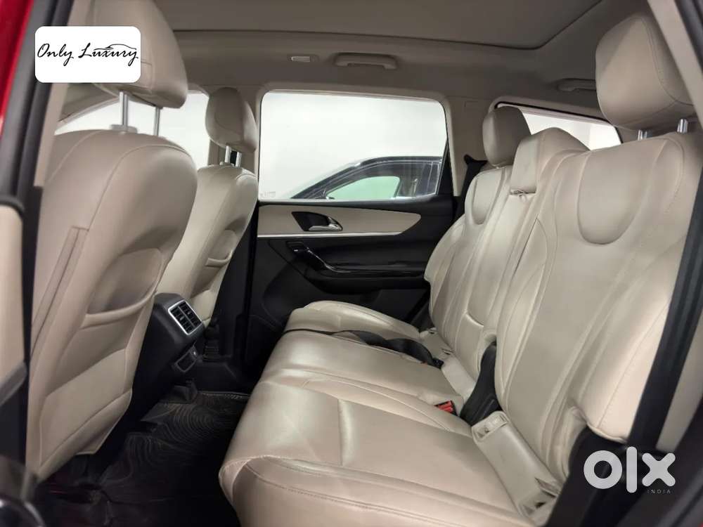Mahindra Xuv700 2.0 Ax 7 Petrol Mt Str, 2022, Petrol