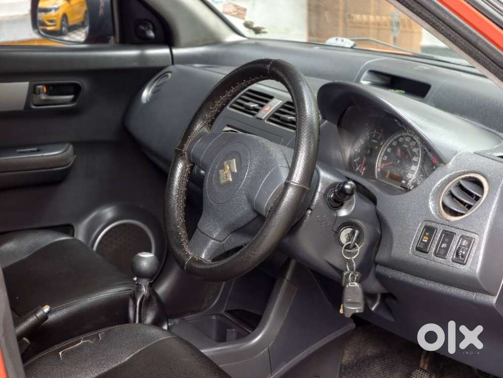 Maruti Suzuki Swift Vxi + Manual, 2005, Petrol