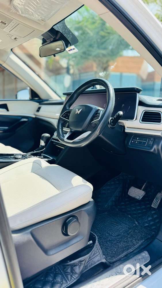 Mahindra Xuv700 2.2 Ax 7 Diesel At Luxury Pack Str Awd, 2023, Diesel