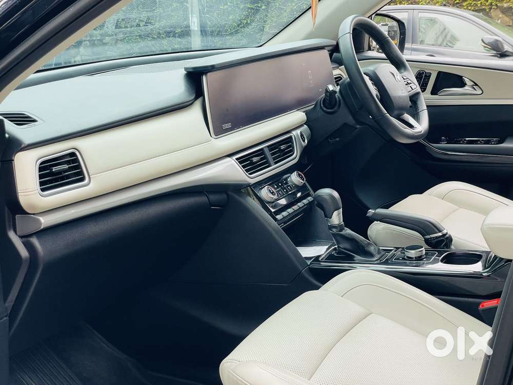Mahindra Xuv700 2.2 Ax 7 Diesel At Str, 2023, Diesel