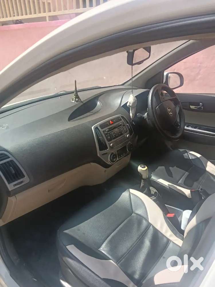 Hyundai I20 2013 Top Model Push  Button Start