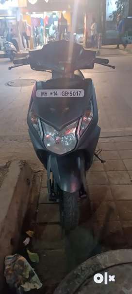 Dio scooty discount second hand olx