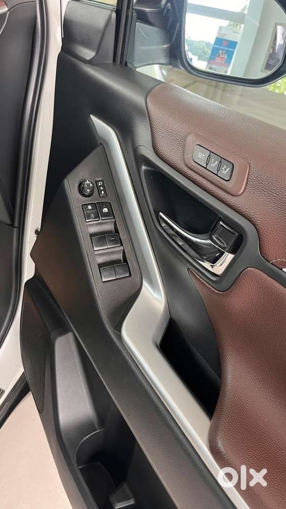 Toyota Innova Hycross 2.0 Zx (o) Hybrid 7 Str, 2024, Petrol