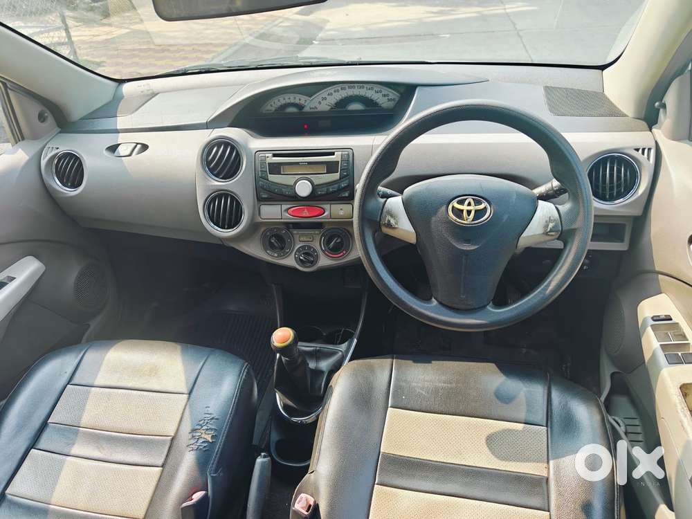 Toyota Etios Liva 2013-2014 V, 2011, Petrol