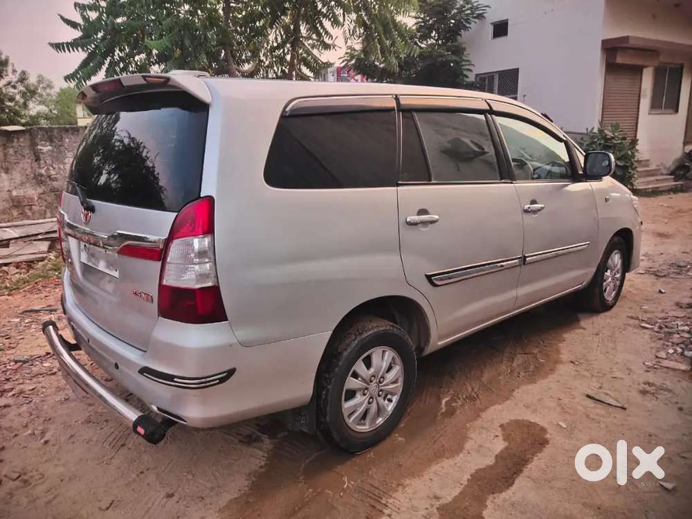 Toyota Innova 2011