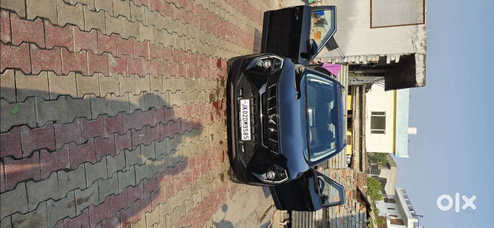 Mahindra Xuv 3xo Ax7 2nd Top Model 2024