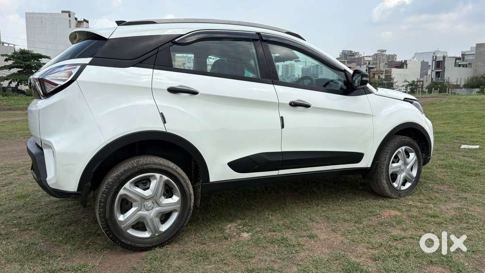 Tata Nexon 1.2 Revotron Xm Plus (s), 2023, Petrol