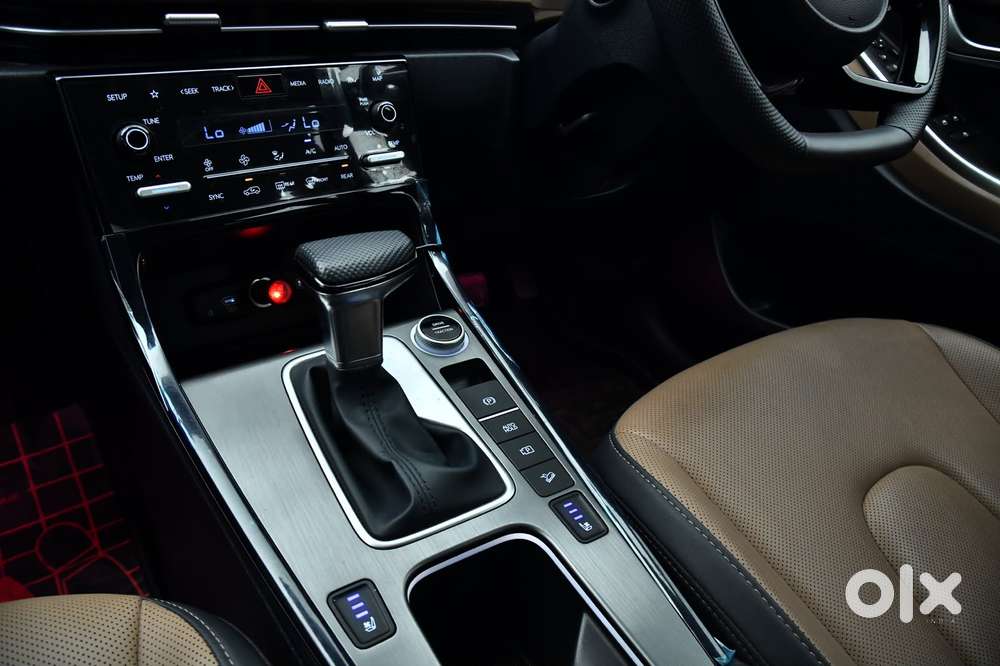 Hyundai Alcazar Signature 1.5 Petrol Dct 7str, 2025, Petrol
