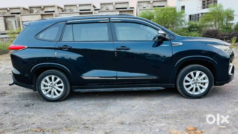 Toyota Innova Hycross 2.0 Vx (o) Hybrid 8 Str, 2025, Petrol