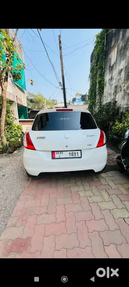 Maruti Suzuki Swift 2017 Petrol 75000 Km Driven