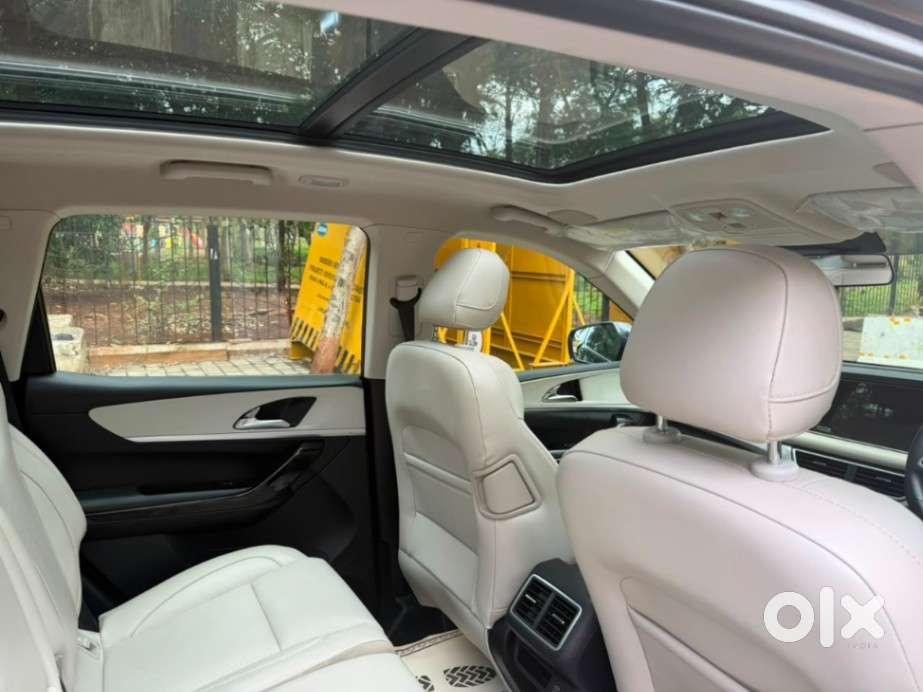 Mahindra Xuv700 2.2 Ax 7 Diesel At Luxury Pack Str Awd, 2023, Diesel