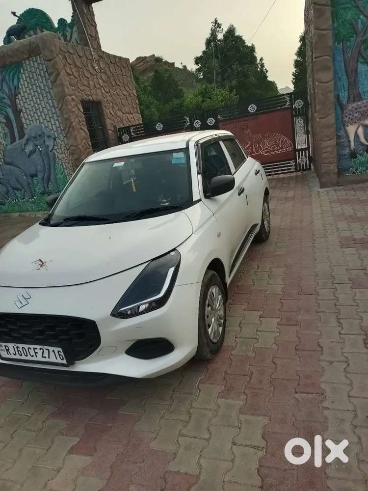 Swift Maruti Suzuki 2025 Petrol Manual 10500 Km