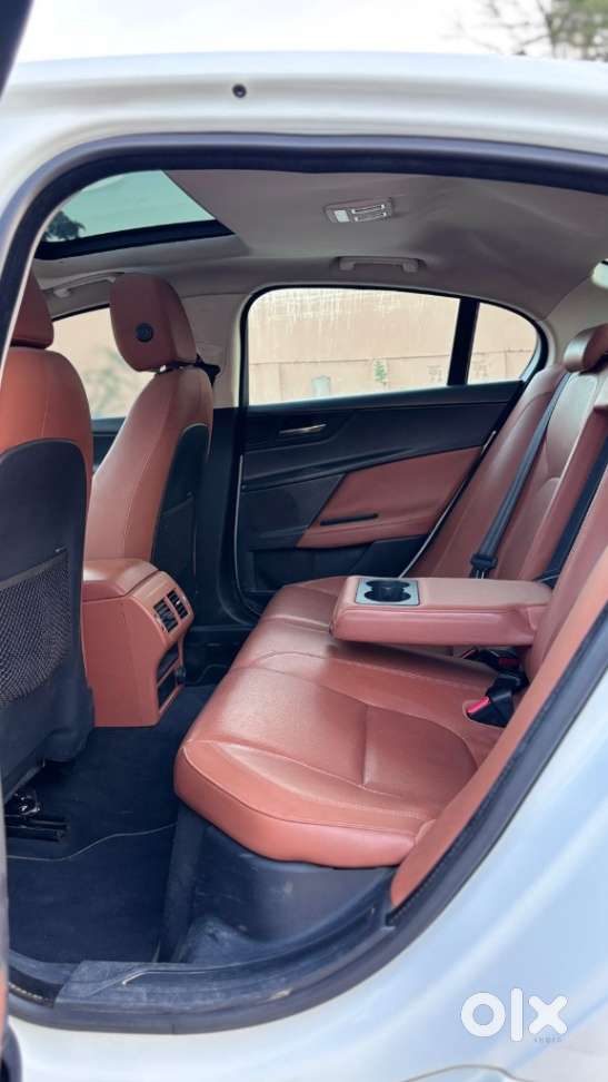 Jaguar Xe Portfolio, 2017, Petrol