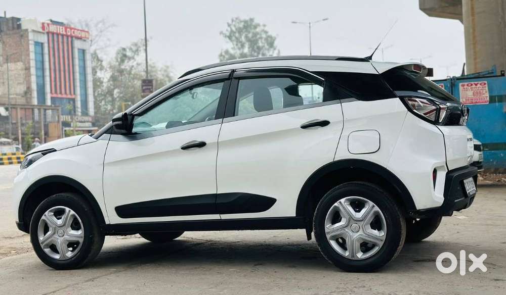 Tata Nexon 1.2 Revotron Xma Amt (s), 2022, Petrol