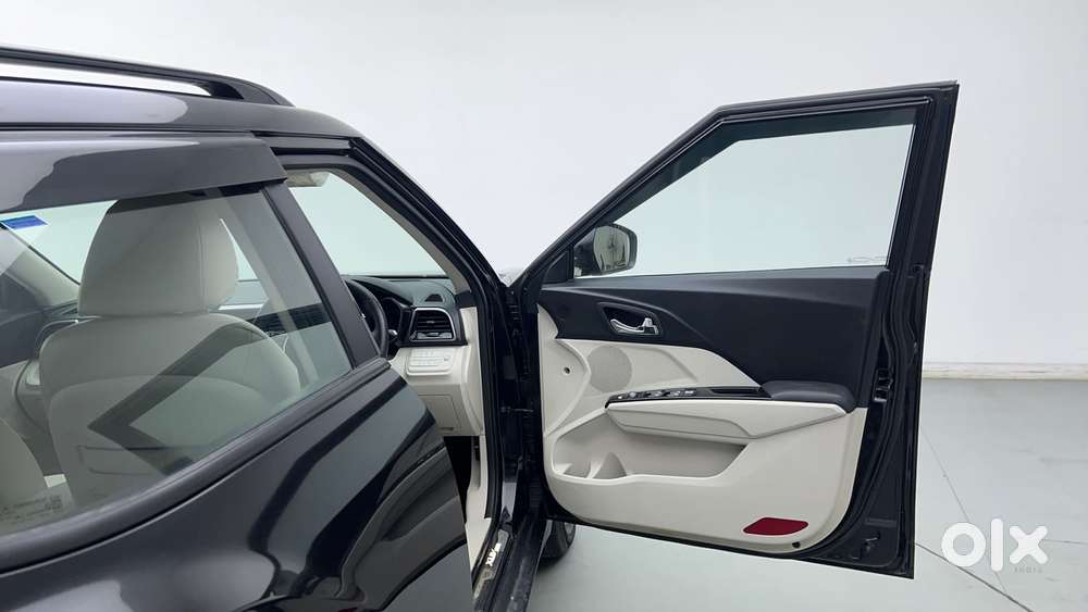 Mahindra Xuv300 W8 Option Diesel, 2023, Diesel