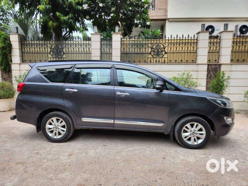 Toyota Innova Crysta 2.4 V 8 Str, 2016, Diesel