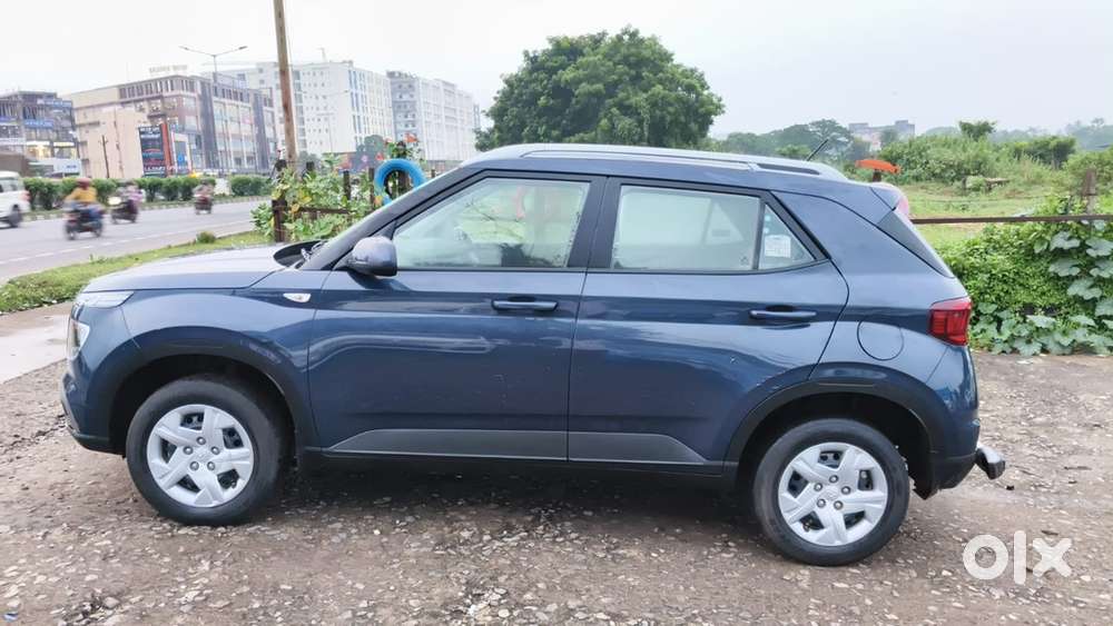 Hyundai Venue Petrol 2021- 2nd Owner