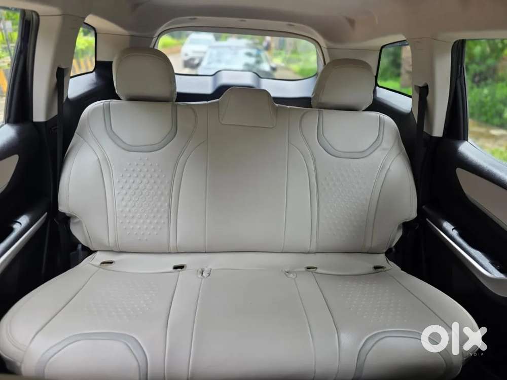 Mahindra Xuv700 2.2 Mx Diesel Mt 5 Str, 2022, Diesel