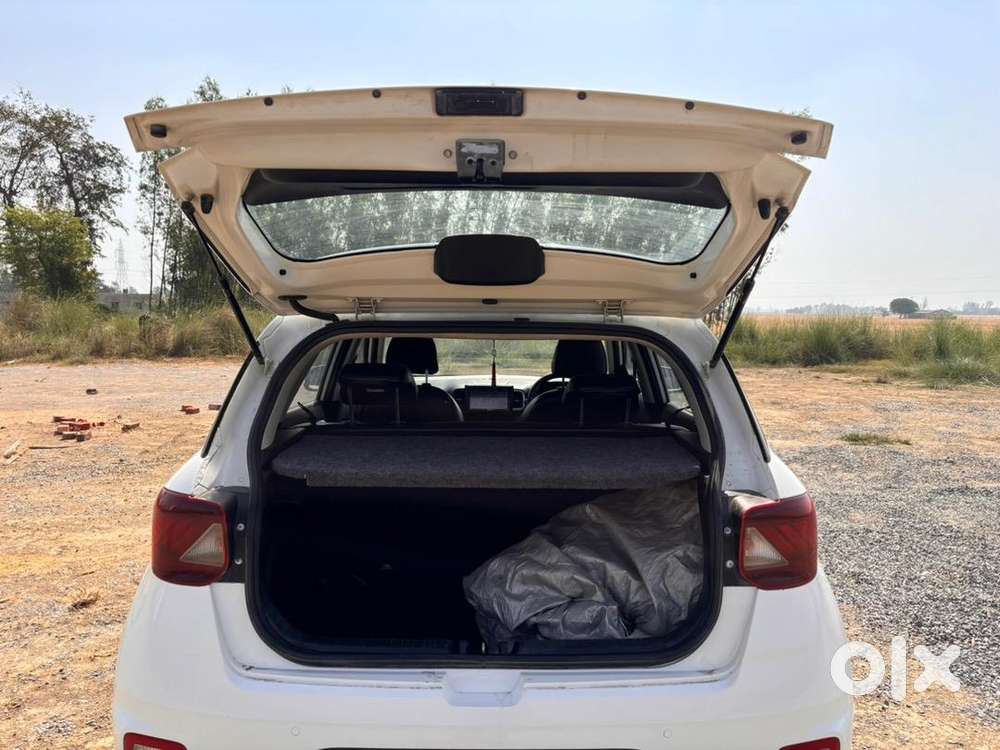 Hyundai Venue 2021 Diesel Showroom  Conditio