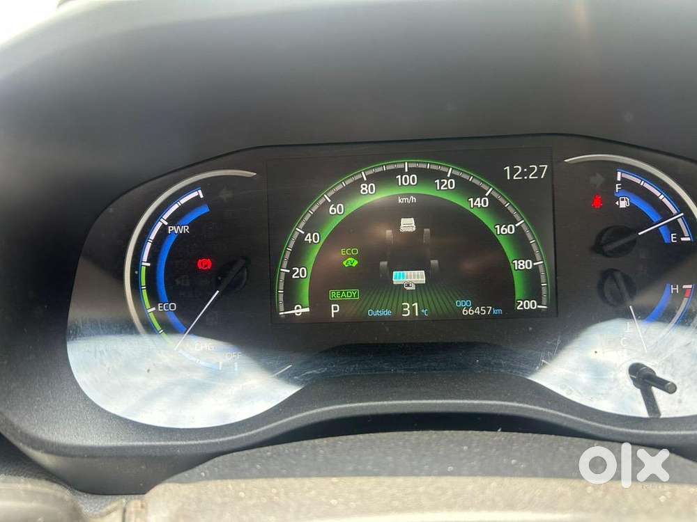 Toyota Innova Hycross 2024 Ev With Petrol Well Maintained