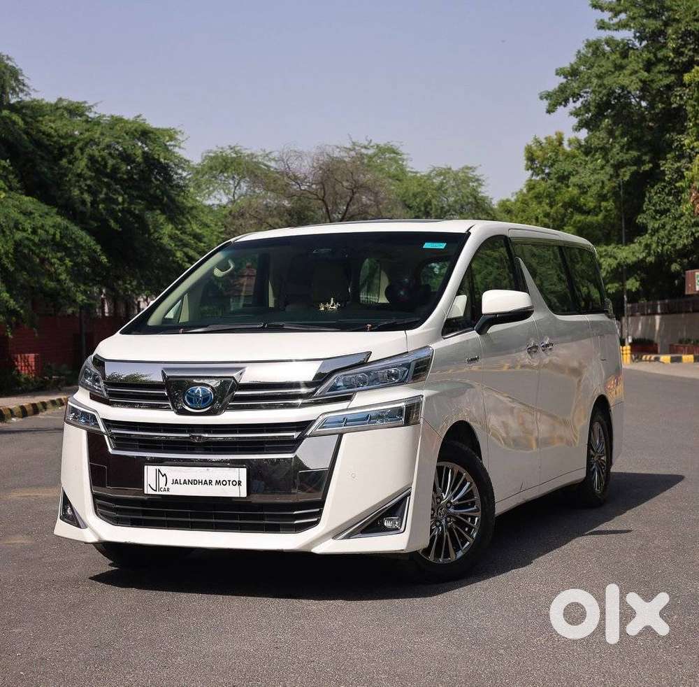 Toyota Vellfire 2.5 Executive Lounge, 2023, Petrol