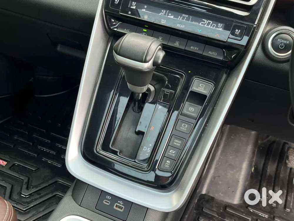 Toyota Innova Hycross 2.0 Zx (o) Hybrid 7 Str, 2025, Petrol