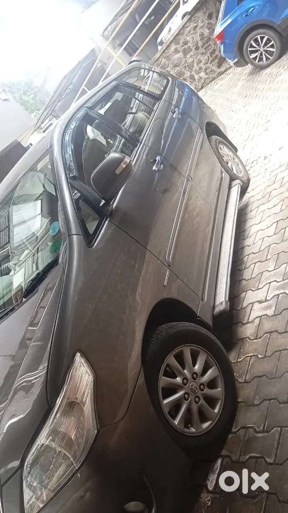 2012 Toyota Innova 2.5 V Diesel  2nd Owner  Well Maintained  Insura