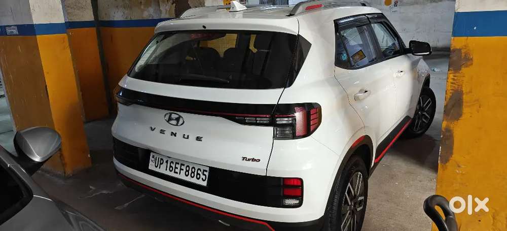 Hyundai Venue 2024 Petrol 25000 Km Driven Noida