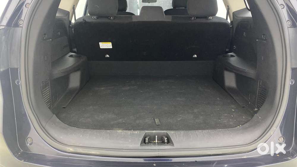 Mahindra Xuv700 2.0 Ax 5 Petrol At Str, 2023, Petrol