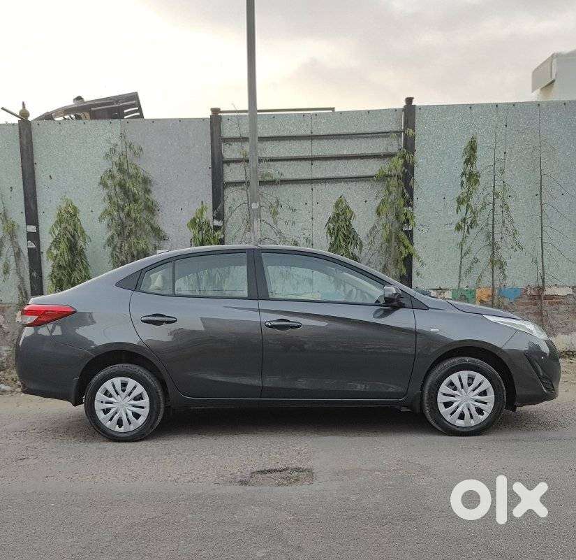 Toyota Yaris J Cvt, 2018, Petrol