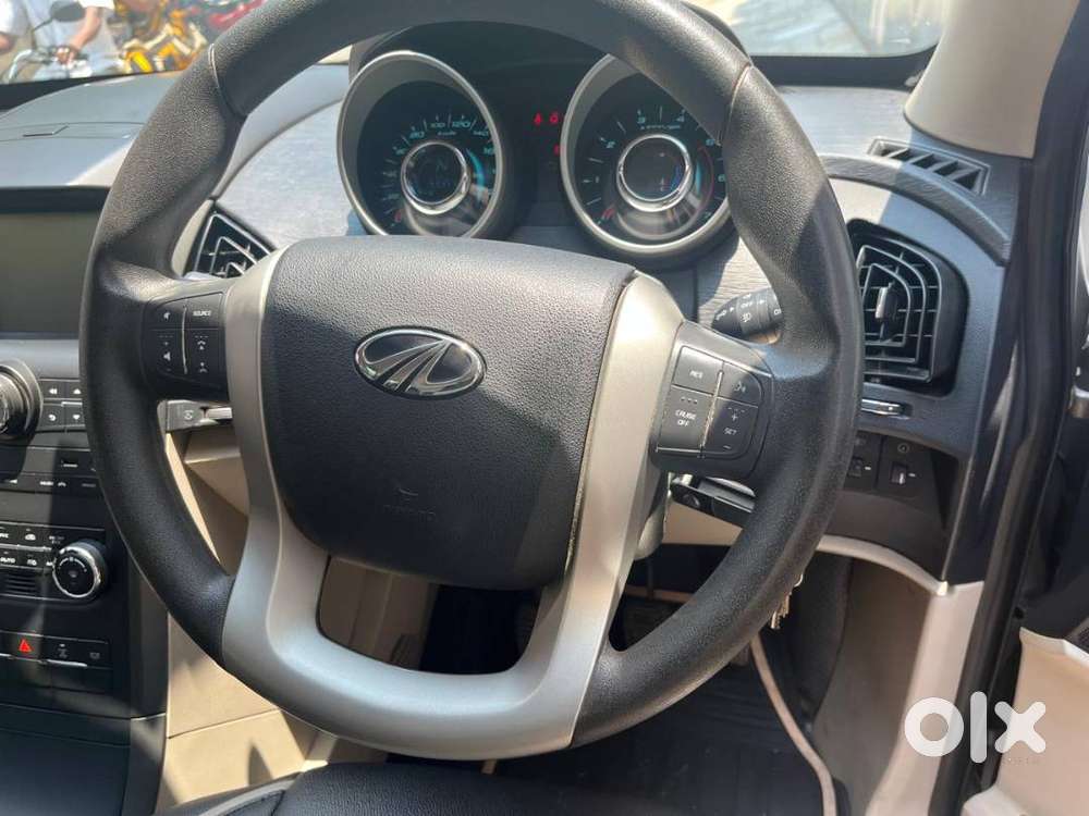Mahindraxuv500(w6)-8yrs-diesel-manual