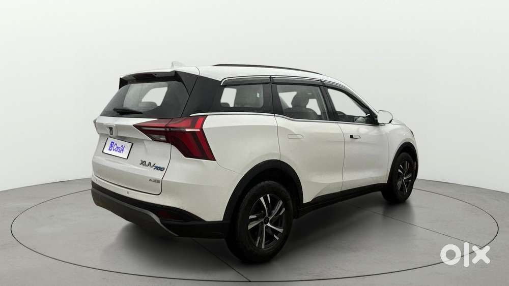 Mahindra Xuv700 2.0 Ax 5 Petrol Mt 7 Str, 2025, Petrol