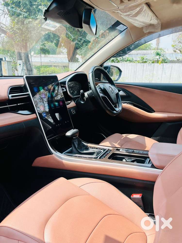 Mg Hector Plus Savvy Pro 1.5 Turbo Petrol Cvt 7 Str Dual Tone, 2023,..