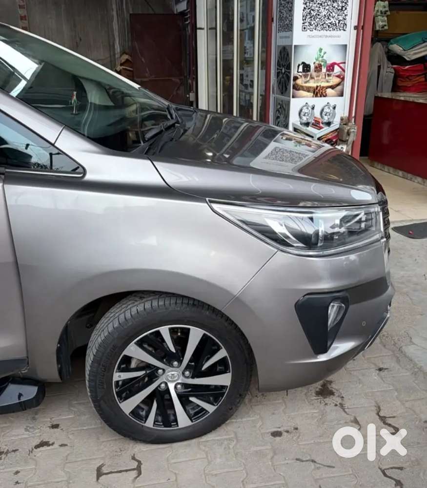 People Mover Innova Crysta 2022 Available With Automatic Transmission