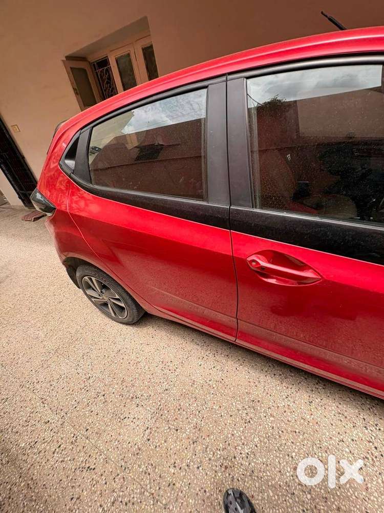 Well Maintain Doctor Used Vehicle With Dual Tone Colour Black