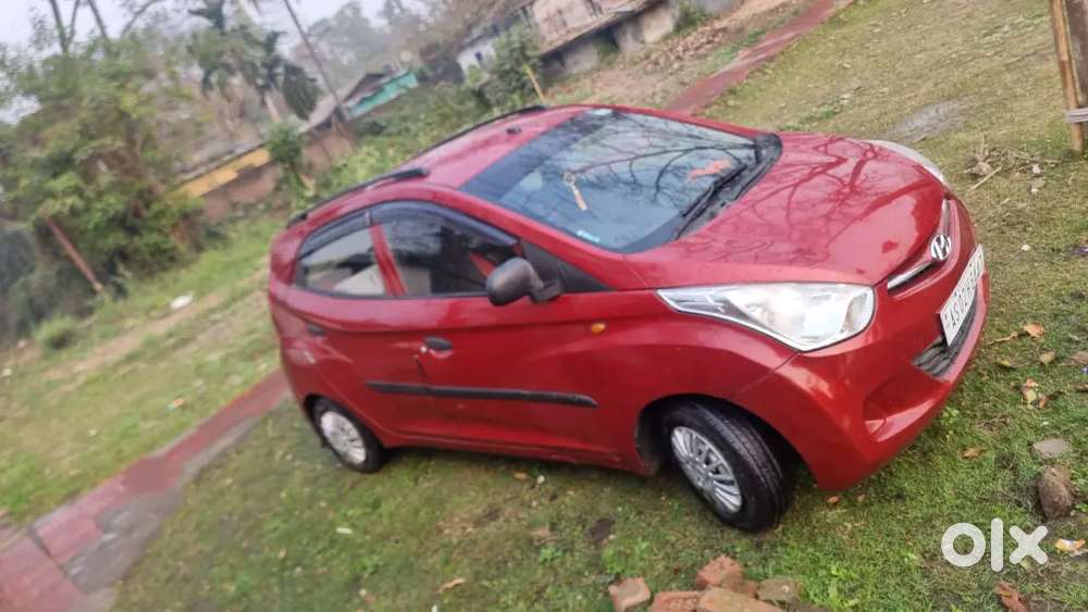 Well Maintained Eon Era + Car.
